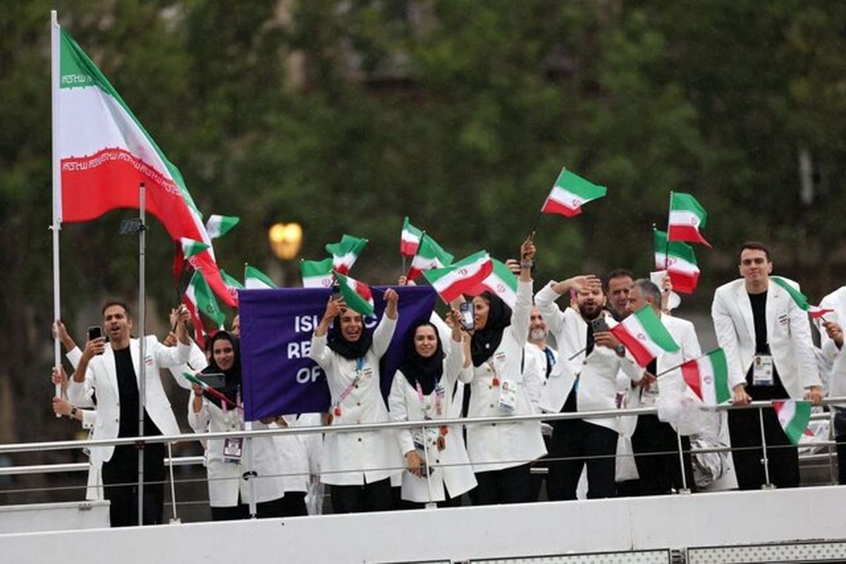 آغاز افتتاحیه المپیک ۲۰۲۴ پاریس/ ایران، هند، عراق و اندونزی روی یک قایق در افتتاحیه المپیک/ ویدئو
