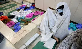 تصاویر لحظات احساسی شب‌ های قدر در زندان زنان/ از خدا می‌خواهم دخترم را ببینم که چقدر قد کشیده، شبیه من است یا نه؟