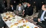 وقتی احمدی‌نژاد نتوانست چاوز را روی زمین بنشاند! | روایت یک عکس عجیب از چاوز پای سفره احمدی‌نژاد