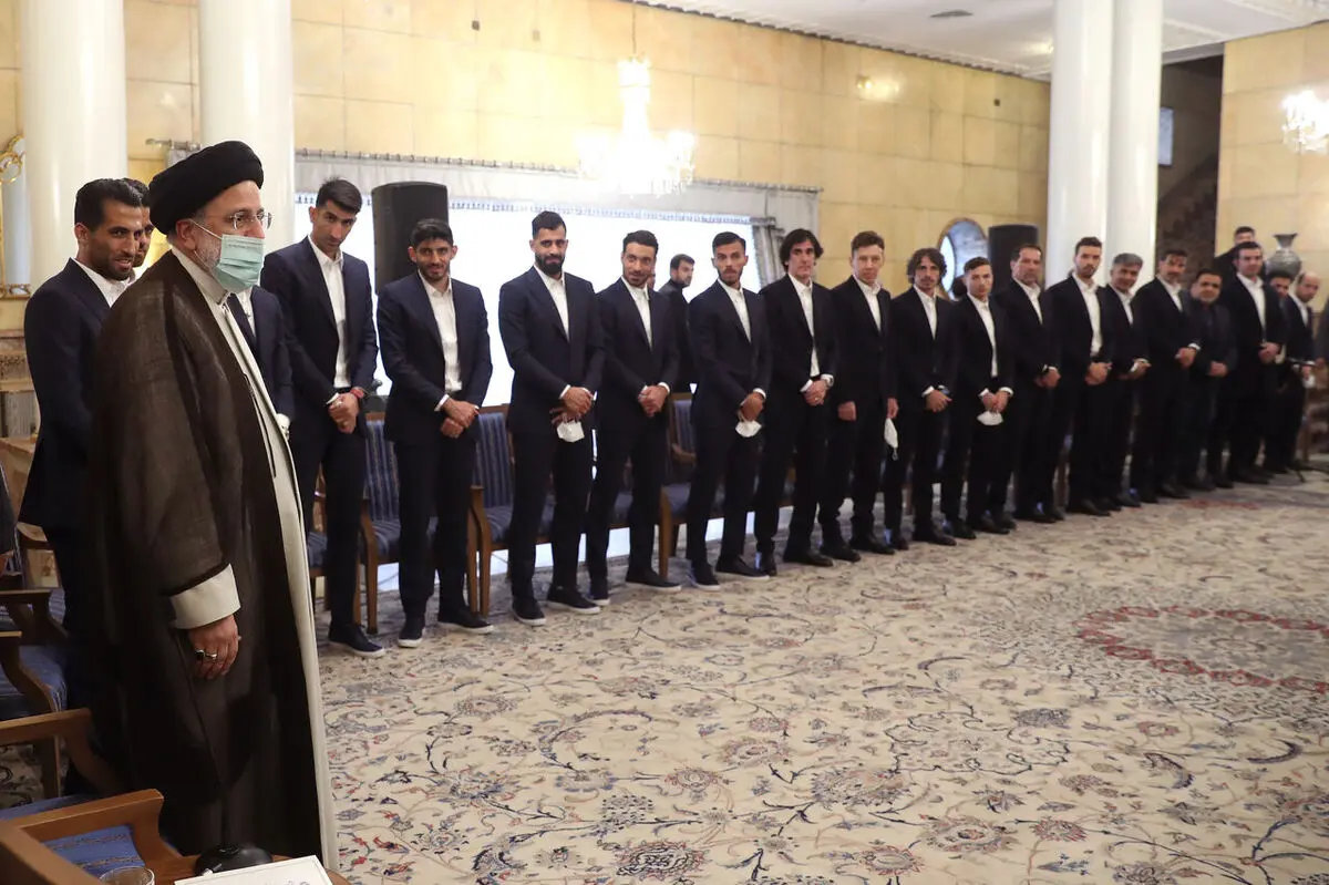 ملی‌پوشان ایران راهی قطر شدند/ بدرقه فوتبالیست ها با حضور رئیسی/ عکس
