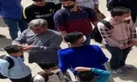 گزارش عجیب صدا و سیما از قیچی کردن موی دانش آموزان با آهنگ پت و مت/ ویدئو