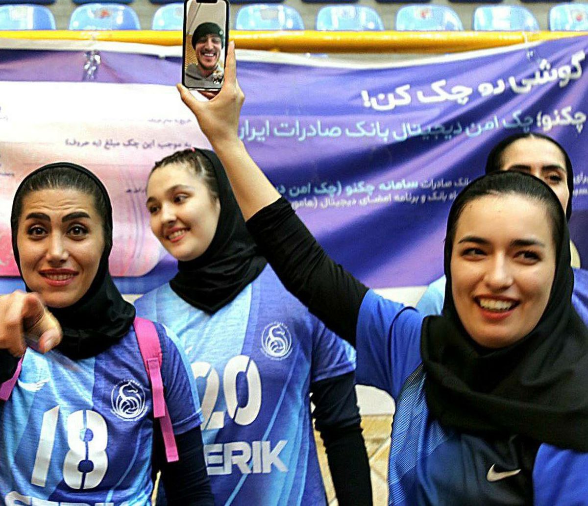 سردار آزمون: به تیم والیبال زنان سریک بیشتر از لیگ فوتبال، پاداش می دهیم