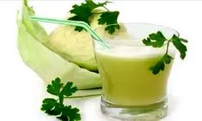 خاصیت شگفت‌ انگیز نوشیدن روزانه آب کلم