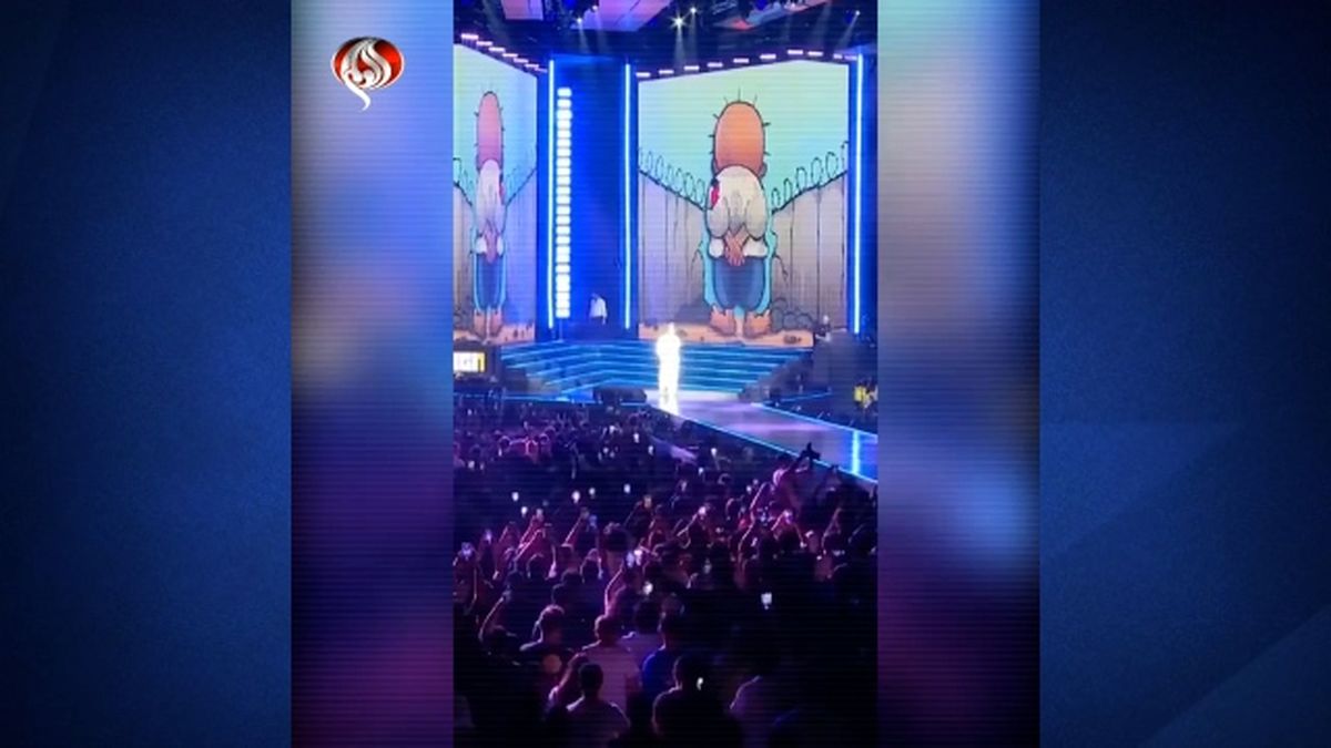 رپر معروف ترکیه‌ای در کنسرتش پیراهنی با نماد هویت فلسطین به تن کرد/ ویدئو