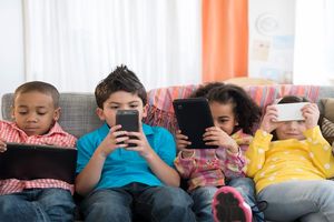 «راهی آسان» برای کاهش تاثیر صفحات نمایش بر کودکان