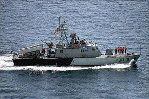 توقیف ۲ شناور تجسسی آمریکا توسط نیروی دریایی ارتش

