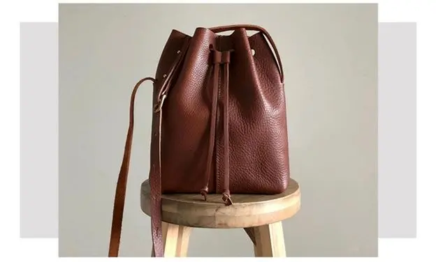 راهنمای جامع استایل با کیف بزرگ و اورسایز برای خانمهای خوش سلیقه