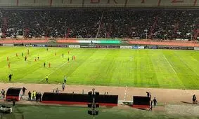 جریمۀ سنگین تراکتور و استقلال توسط کنفدراسیون فوتبال آسیا/هواداران اشیای آتش‌زا پرتاب کردند
