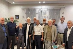 مهدی کروبی: مذاکره مستقیم با آمریکا برای برداشتن سایه‌ تحریم و جنگ، ضروری است/ مردم انقلاب نکردند که با عملکرد اشتباه ما روحانیون و مسئولین، به وضعیتی بروند که در زمستان گاز و در تابستان آب و برق نداشته باشند
