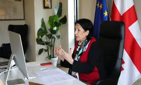 رئیس جمهور گرجستان قانون جنجالی «نفوذ خارجی» را وتو کرد/ سالومه زورابیشویلی، پس از اعتراضات، از تصویب قانون روس گرایانه کوتاه آمد/ گامی برای نزدیک شدن به اروپا

