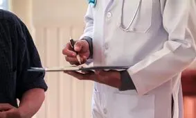 گروکشی از رزیدنت ها برای مهاجرت نکردن؛ وثیقه بگذار بعد درس بخوان