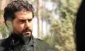 سفر در زمان؛ تیپ و چهرۀ متفاوت «محمد سریال گاندو» در یک تئاتر؛ سال 95 