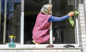 سقوط یک خانم تبریزی هنگام تمیز کردن پنجره/ ویدئو