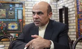 حسین شریعتمداری: متن بازجویی‌های علیرضا اکبری را منتشر کنید

