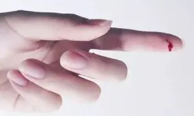 چرا بریدن دست با کاغذ خیلی دردناک است؟