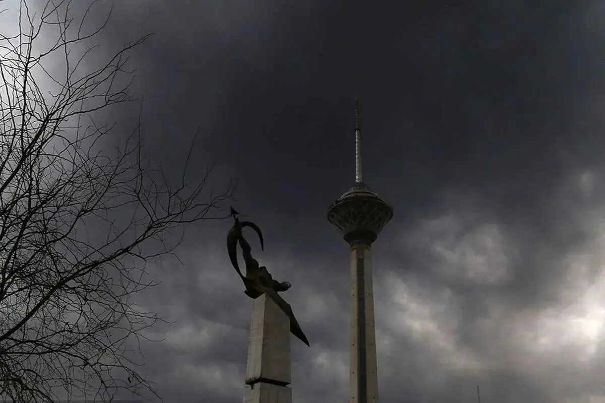 آلودگی ناشی از انفجار انبارهای نفت تهران به مخازن آب پایتخت رسید؟/ پاسخ دو مقام مسئول به پیگیری خبرآنلاین