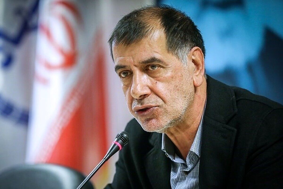 ترامپ تاج بر سر میگذارد و میخواهد شاه شود؛ او به فرعون و فرعونیان میپیوندد