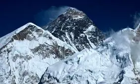 اگر هوای گرم تر بالا می رود، پس چرا در قله کوه ها هوا سردتر است؟