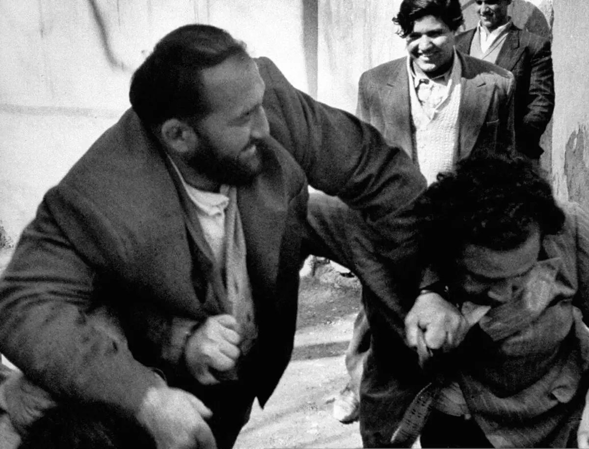 سفر در زمان؛ «شعبان بی مخ» در حال گفتگو با «ثریا»؛ سال 1333