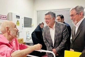بستری خاتمی در بیمارستان دولتی و حاشیه سازی رنگ لباس