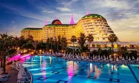 مجلل‌ترین هتل‌های اروپایی با سرویس‌های غیرمعمول؛ از حمام شراب تا تجربه زندگی در قرون وسطی