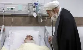 عیادت مسئول دفتر رهبر انقلاب از آیت‌الله نوری همدانی

