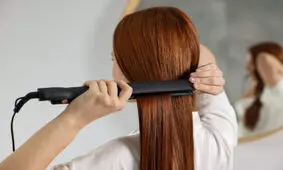 با این نکات حرفه‌ای، عمر اتوی موی خود را چند برابر کنید