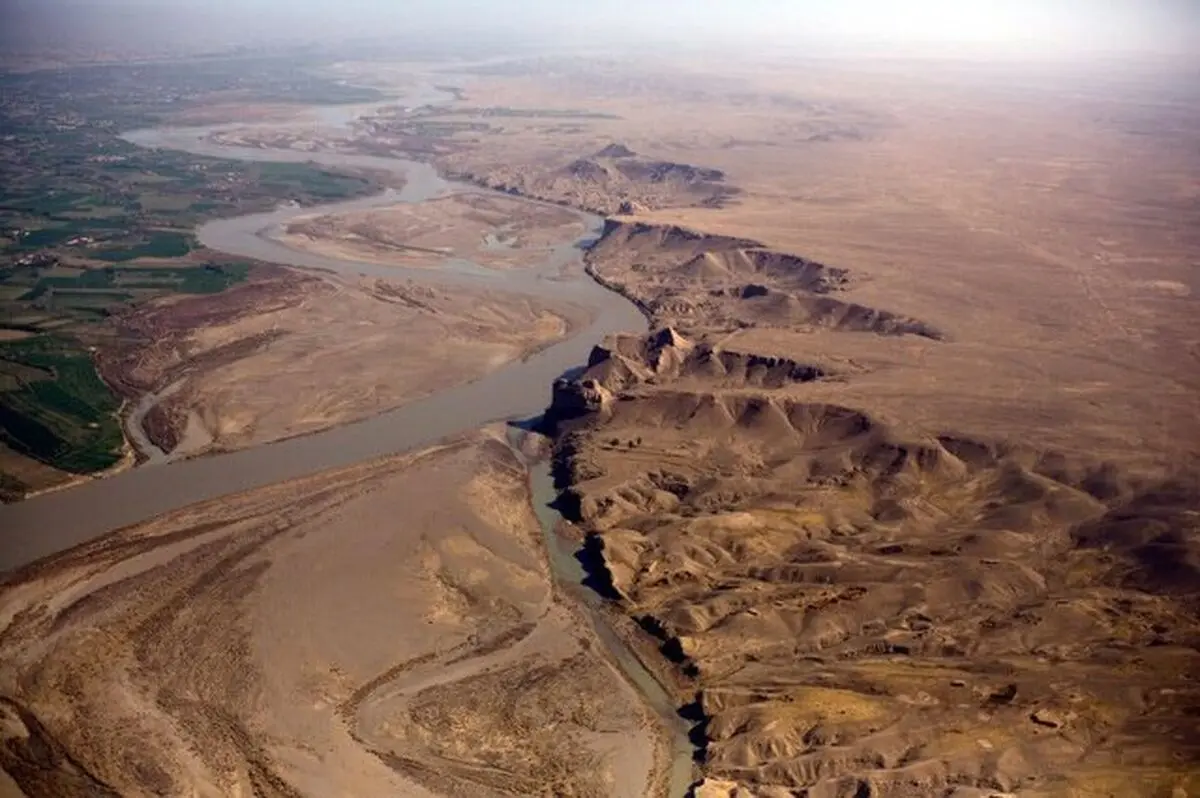 انگلیس با انحراف آب هیرمند به افغانستان حاصلخیزی سیستان را نابود کرد
