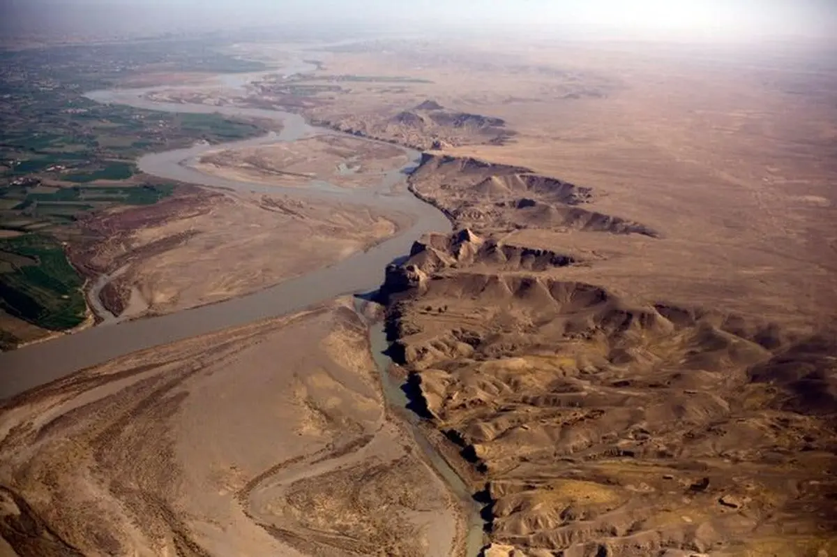 انگلیس با انحراف آب هیرمند به افغانستان حاصلخیزی سیستان را نابود کرد
