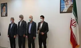 فولاد اکسین خوزستان برای ۳ سال متوالی موفق به دریافت تندیس صنعت سبز شد