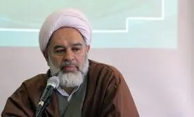 رفتار روحانی موبایل به‌دست در درمانگاه قم ناپسند و غیرقابل توجیه است/ عکسبرداری و فیلمبرداری یا تظاهر به آن «نهی از منکر» نیست، تهدید به «پرونده‌سازی» است/ آن خانم ترجیح می داد کشیده بخورد تا اینکه از او عکس بگیرند