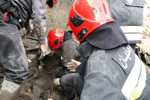 نجات جان کارگر محبوس شده از زیر آوار