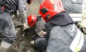 نجات جان کارگر محبوس شده از زیر آوار