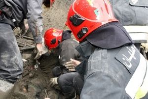 نجات جان کارگر محبوس شده از زیر آوار
