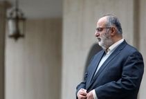  حتی اداره آغل را هم به گوساله نسپارید/  احترام گاو را نگه دارید اما او را برای مذاکره با روباه نفرستید