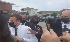 سیلی خوردن رئیس جمهور فرانسه از یک معترض/ ویدئو