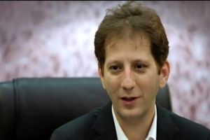 اولین حضور رسمی «بابک زنجانی» بین مردم پس از آزادی از زندان/ ویدئو