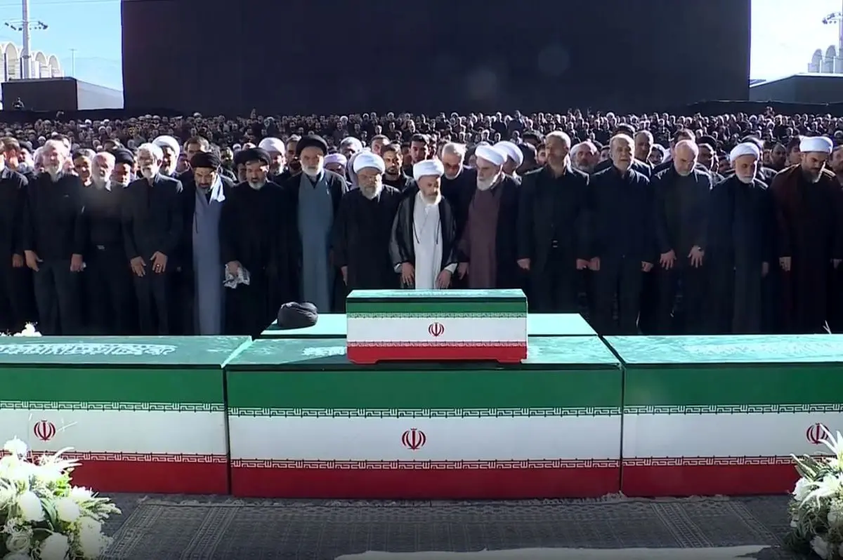 اقامه نماز بر پیکر رهبر شهید انقلاب به امامت آیت الله جعفر سبحانی 