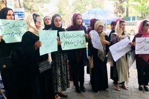 تظاهرات زنان در افغانستان در اعتراض به بستن آرایشگاه‌های زنانه/ ویدئو