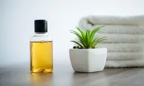روغن خراطین چیست؟ / ۵ خاصیت روغن خراطین و نحوه مصرف آن / تشخیص اصل بودن