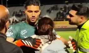  چرا وقتی آن آقا مادر رئیس جمهور ونزوئلا را بغل کرد کسی چیزی نگفت، اما حسینی جریمه شد؟/ فوتبال جای تبلیغ خیلی از شرکت‌ها نیست