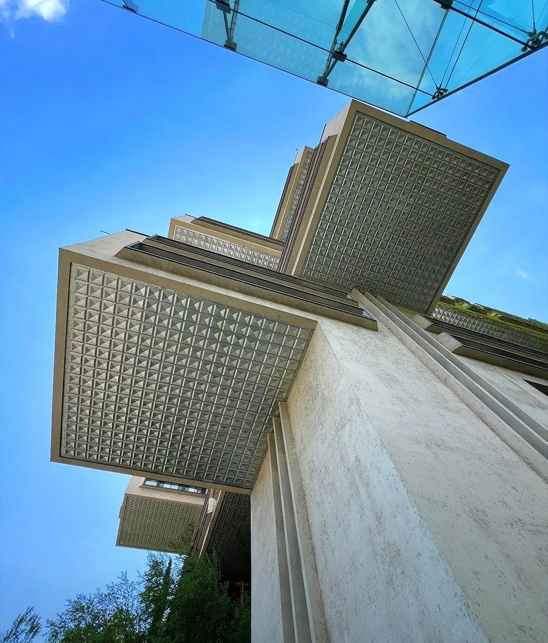 وزارت راهسازی سابق گرجستان؛ نماد بتنی معماری شوروی که بانک شد