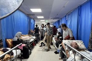  اشغالگران صهیونیست از پزشکان و آوارگان در بیمارستان شفا به عنوان سپر انسانی استفاده می کنند