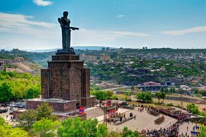 مجسمه یادبود مادر ارمنستان در ایروان