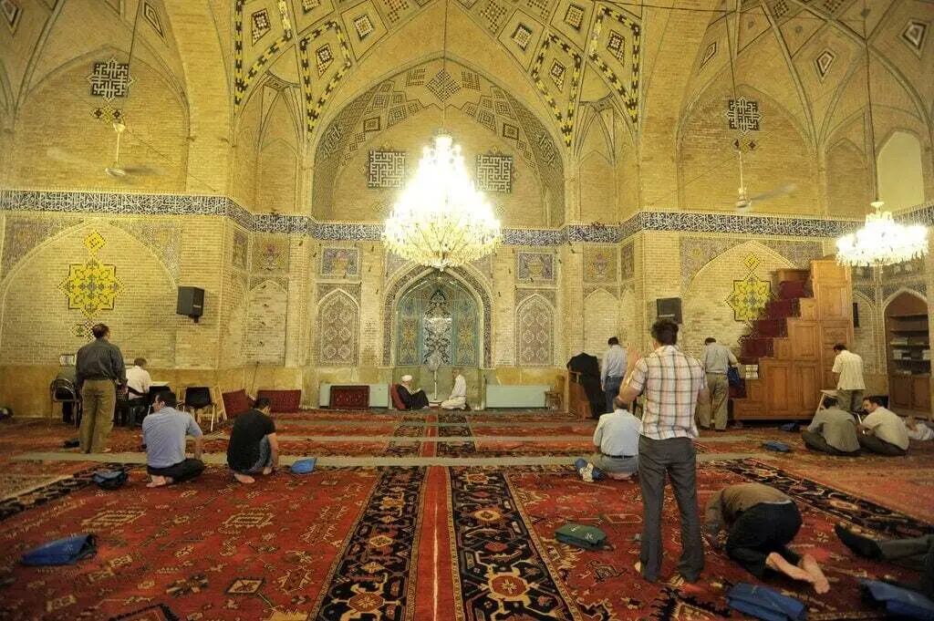 داخل مسجد ترک ها یا آذربایجانی های بازار تهران
