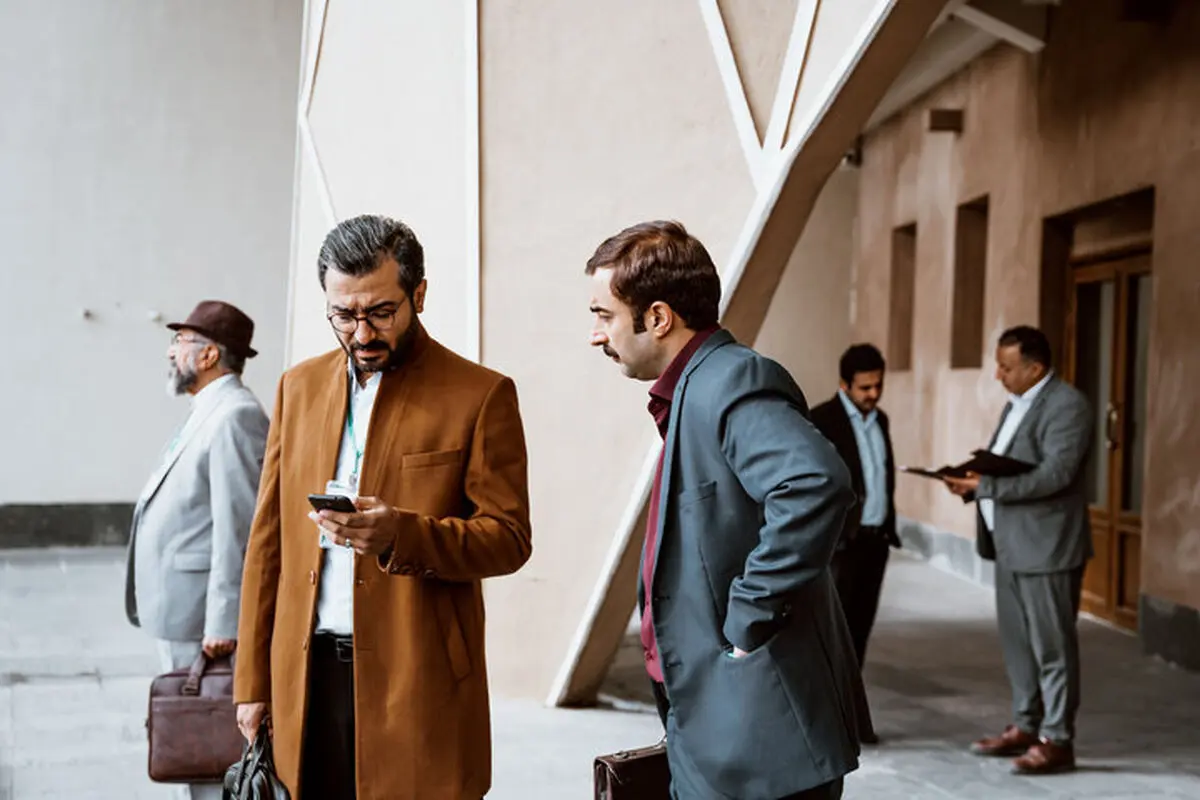 جهان برای ‌هاتف‌ها مبهم است/ آیا نخبه‌ها در عمل حمایت می‌شوند؟

