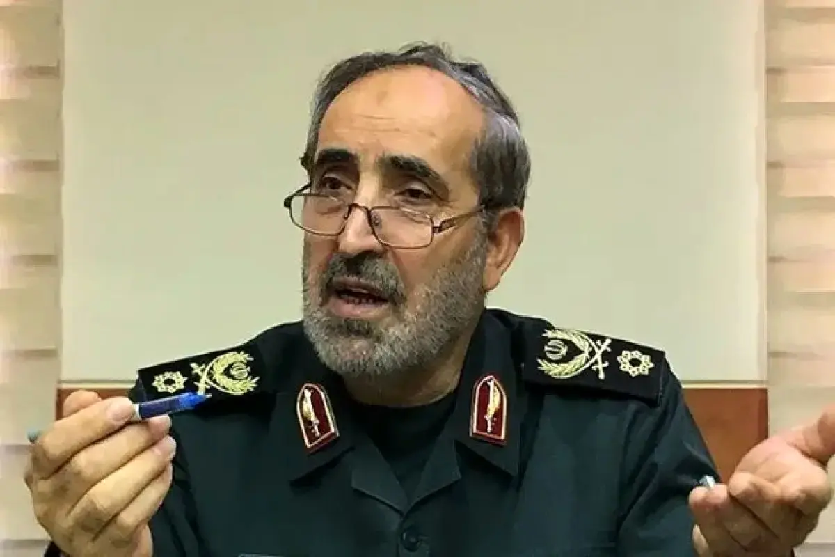تصویری از شهید شادمانی در کنار شهید سید حسن نصرالله