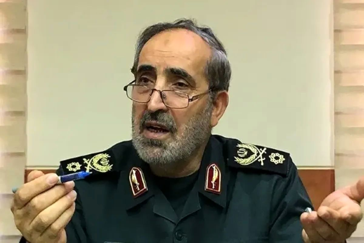 تصویری از شهید شادمانی در کنار شهید سید حسن نصرالله