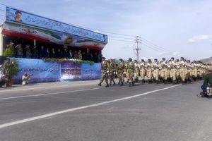 اتفاقی عجیب در مراسم رژه روز ارتش در مشهد/ ویدئو

