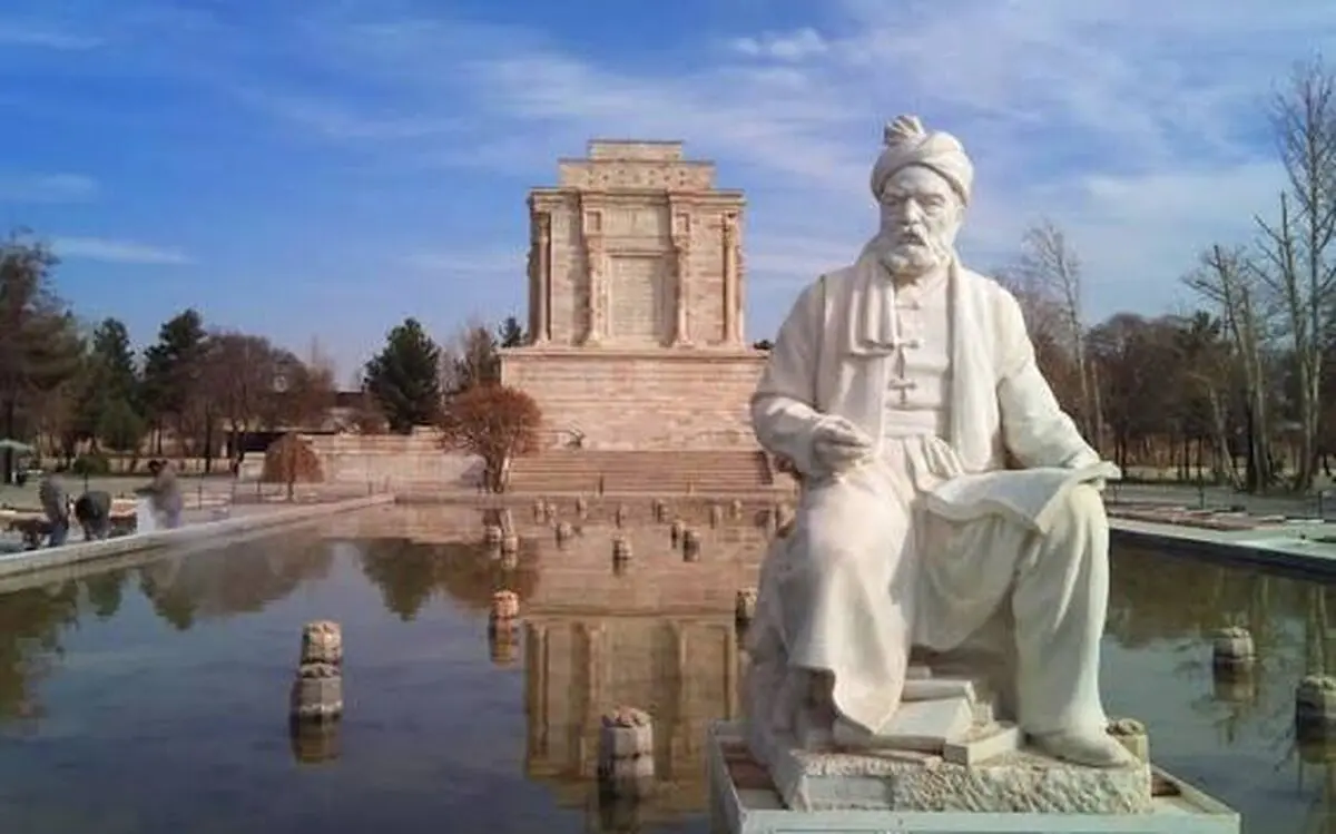 سفر به ایران قدیم؛ مقبرۀ فردوسی وقتی هنوز شبیه «هرم» بود؛ 93 سال قبل